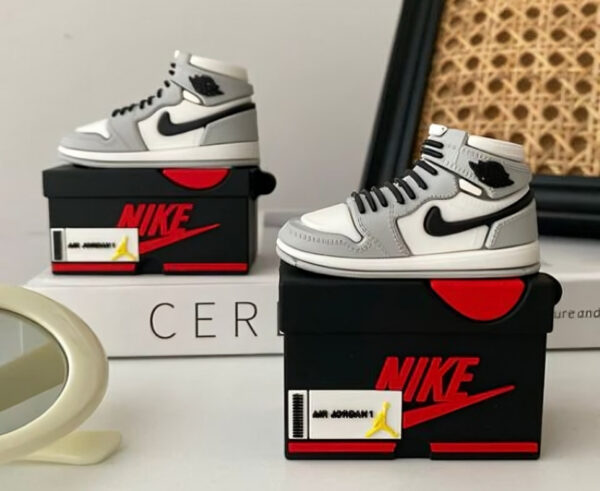 NikeSneakFlex AirPod Case™ – Retro